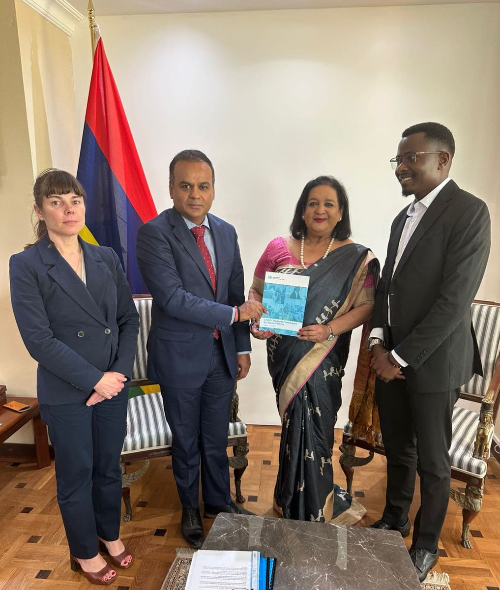 Today, UNODC Regional Representative <a href="/MittalAshita/">Ashita Mittal</a> shared her credentials with Hon. Dhananjay Ramful, the Minister of Foreign Affairs of the Republic of Mauritius 🇲🇺and discussed shared priorities and cooperation with UNODC on drugs, crime and terrorism. #SDG16