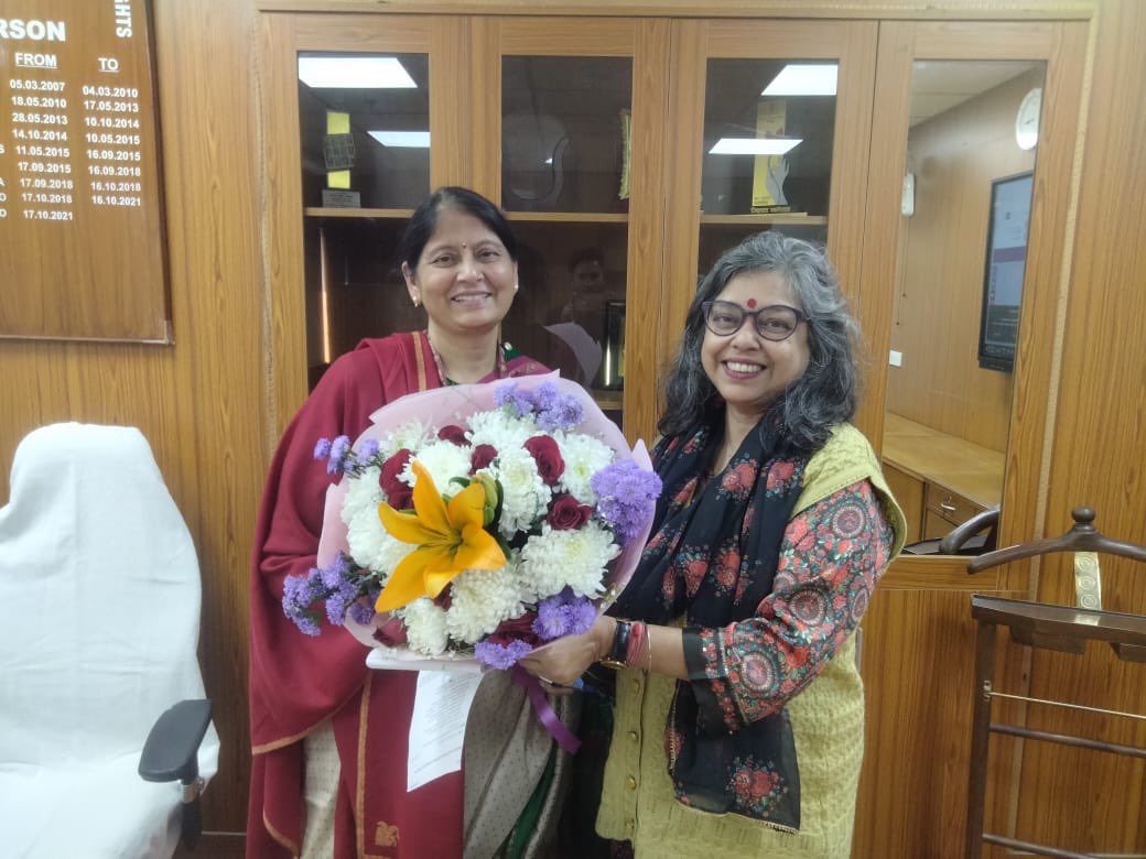 NCPCR_'s tweet photo. On assumption of charge of Chairperson NCPCR, Ms. Tripti Gurha, Additional Secretary, MWCD, being welcomed by Smt. Rupali Banerjee Singh, Member Secretary, NCPCR.

@PIBWCD https://t.co/QsaAknXvCG