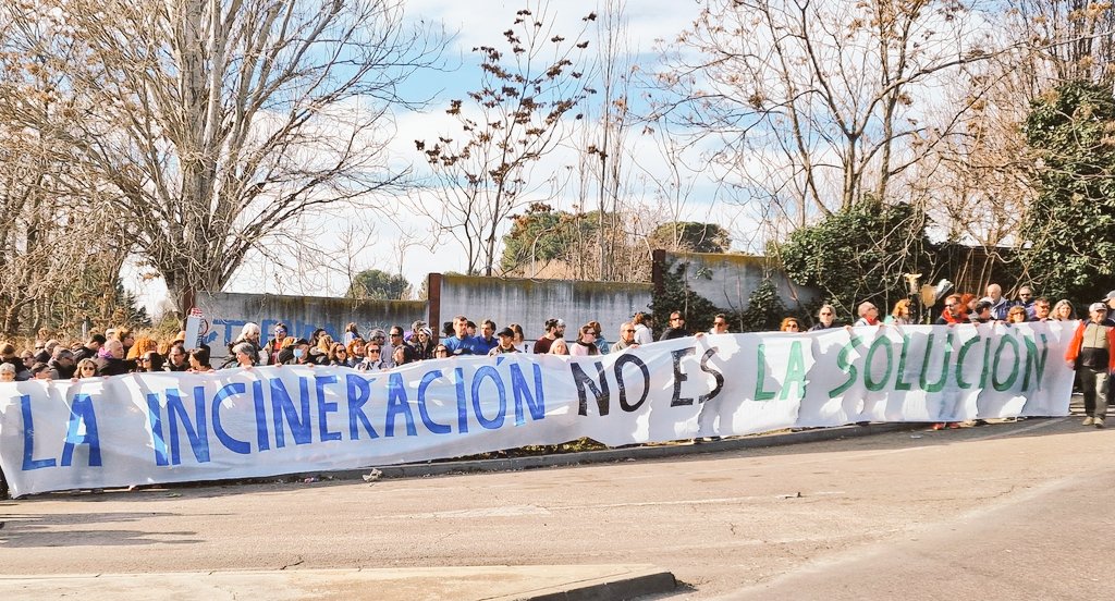 Ivan_MadRev's tweet photo. Pasaba por aquí para recordar que LA INCINERACIÓN NO ES LA SOLUCIÓN.  👊🏽 👊🏽 👊🏽
#INCINERADORANO #NoALaIncineradora #Valdemingómez https://t.co/Jz9UsK8uPV