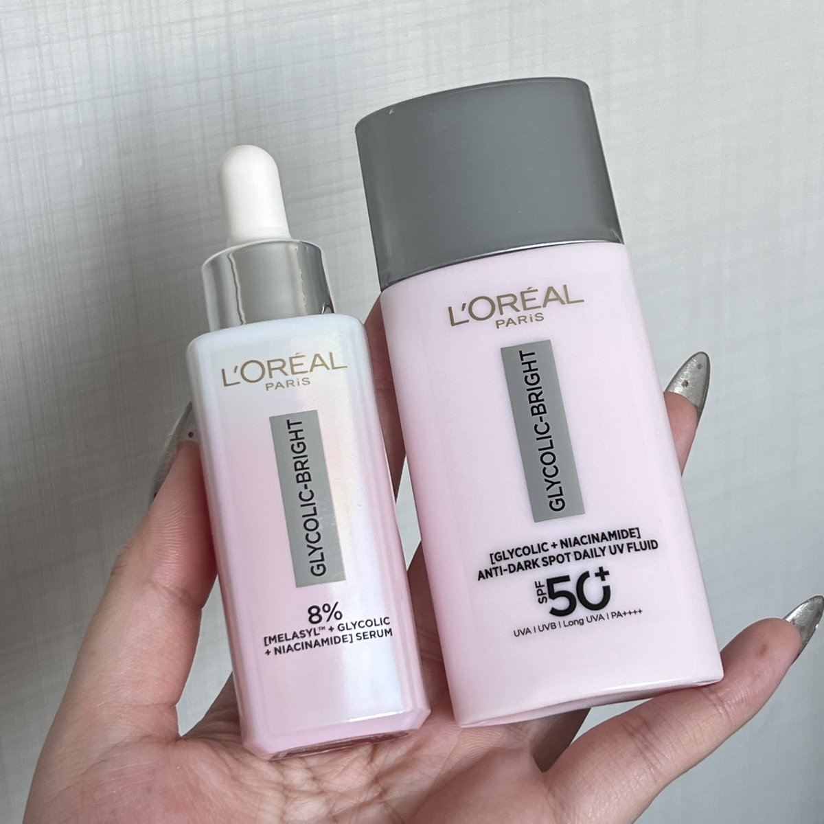 ตอนดูส่วนผสมคืองง ว่า กันแดด ลอรีอัล แบบไกลโคลิคของนี่เวิคยังไง? 
ละยิ่งใช้กับ serum ขวดชมพูคือรอยดำจากสิวหายไวมาก ที่สำคัญผิวก่อนแต่งคือใสมากกก 💖
เนื้อเบามาก ชอบมากก อยากให้ไปลองกัน
#LOrealParisTH #รีวิวสกินแคร์ #skincareroutine #GlycolicBrightUV https://t.co/ZQqwE9mWH3