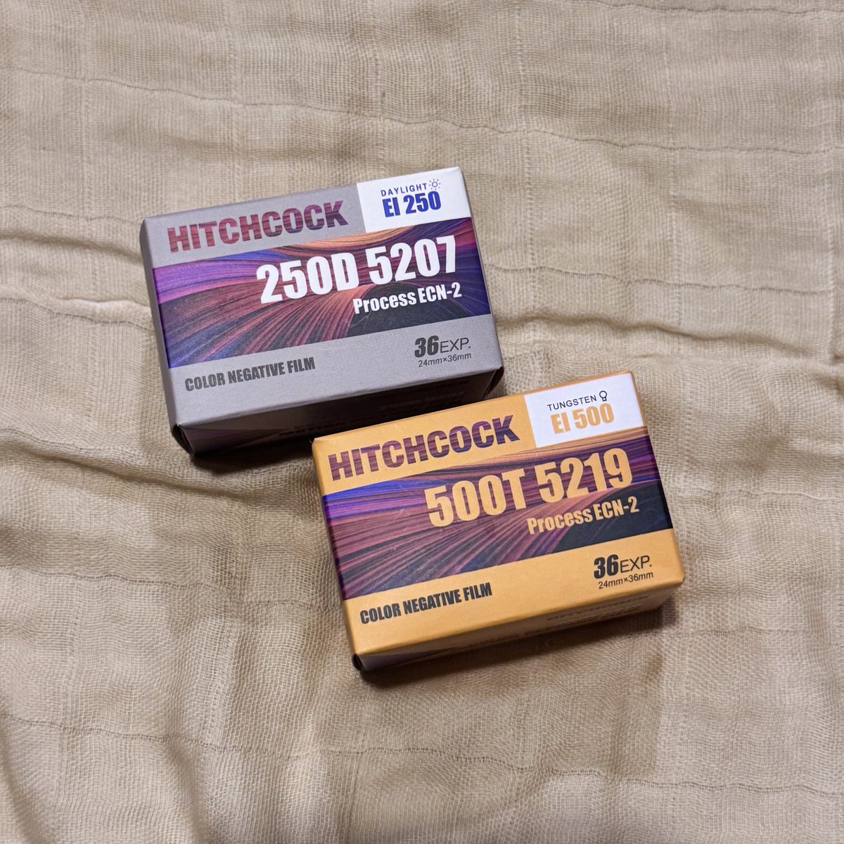 เทรดนี่จะมารีวิวโทนสีฟิล์มแต่ละตัวนะคะ มีทั้งฟิล์มสี ฟิล์มหนัง ขาวดำ ยาวนิดนึง เดี๋ยวทยอยลงเรื่อยๆ สนใจปักไว้ได้เลยค่า (โทนขึ้นอยู่กับกล้อง แสงด้วยนะคะ)🩷🤎🪿