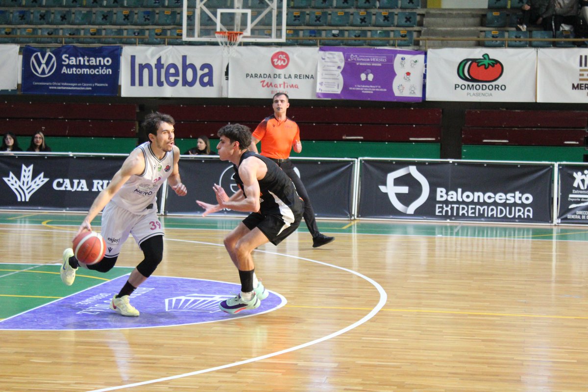 FExB's tweet photo. #CopaExtremadura Masculina

Ya puedes leer la crónica 📝 y disfrutar de las imágenes 📸 de la Copa de Extremadura que se disputó este fin de semana, con triunfo del @BB_Badajoz sobre @CPBoscoMerida 

📰 https://t.co/zzC1Lvv9OO 

📷 https://t.co/1wrvblheI0

#BaloncestoExtremadura https://t.co/vHlj7mLyaR