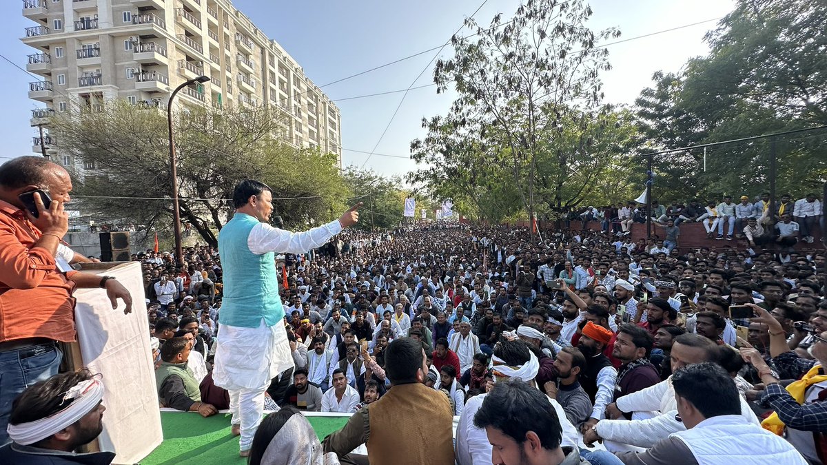 _DP_Dhakad's tweet photo. बारा( राजस्थान) में पप्पू धाकड़ को न्याय दिलाने के लिए धाकड़ समाज ने भरी हुंकार… https://t.co/G5shKnXW5K