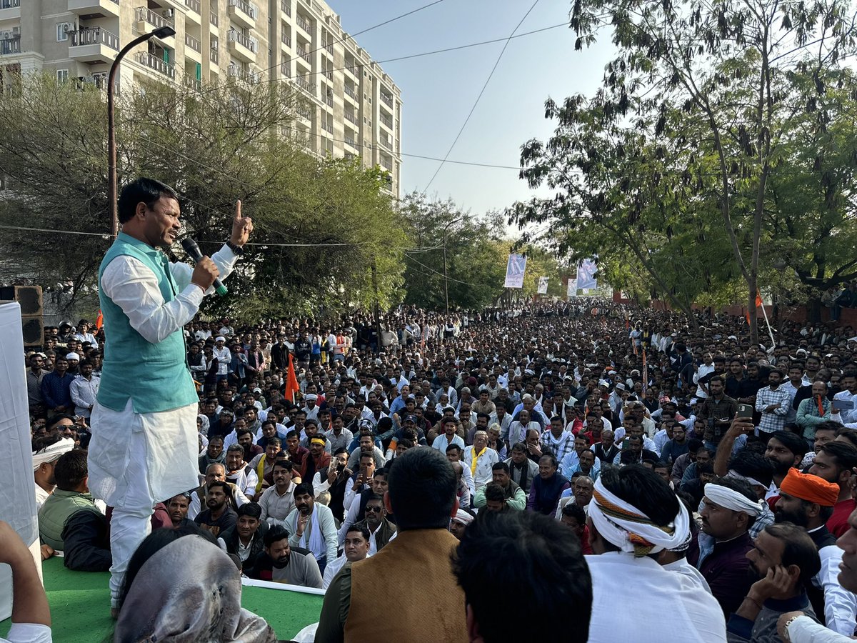 _DP_Dhakad's tweet photo. बारा( राजस्थान) में पप्पू धाकड़ को न्याय दिलाने के लिए धाकड़ समाज ने भरी हुंकार… https://t.co/G5shKnXW5K