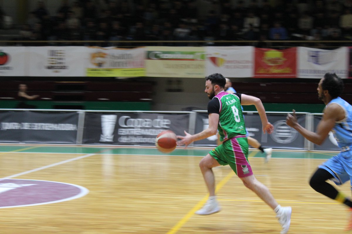 FExB's tweet photo. #CopaExtremadura Masculina

Ya puedes leer la crónica 📝 y disfrutar de las imágenes 📸 de la Copa de Extremadura que se disputó este fin de semana, con triunfo del @BB_Badajoz sobre @CPBoscoMerida 

📰 https://t.co/zzC1Lvv9OO 

📷 https://t.co/1wrvblheI0

#BaloncestoExtremadura https://t.co/vHlj7mLyaR