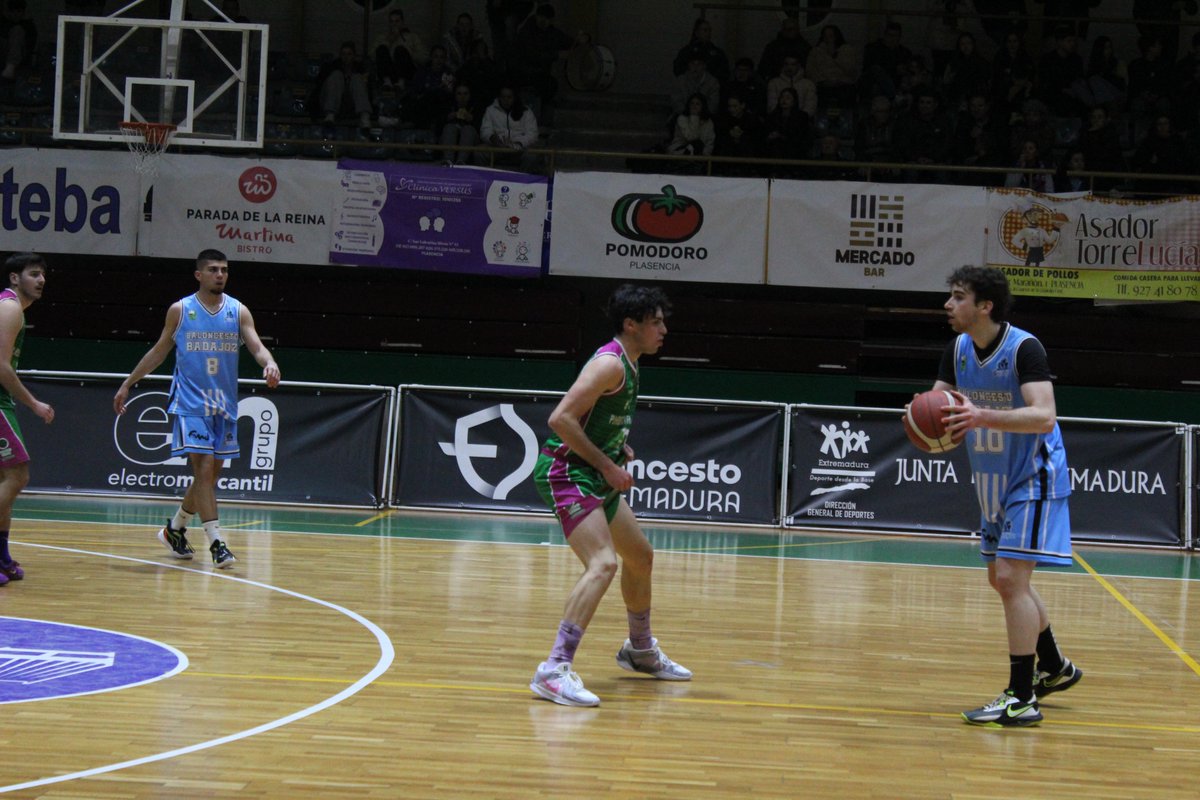 FExB's tweet photo. #CopaExtremadura Masculina

Ya puedes leer la crónica 📝 y disfrutar de las imágenes 📸 de la Copa de Extremadura que se disputó este fin de semana, con triunfo del @BB_Badajoz sobre @CPBoscoMerida 

📰 https://t.co/zzC1Lvv9OO 

📷 https://t.co/1wrvblheI0

#BaloncestoExtremadura https://t.co/vHlj7mLyaR