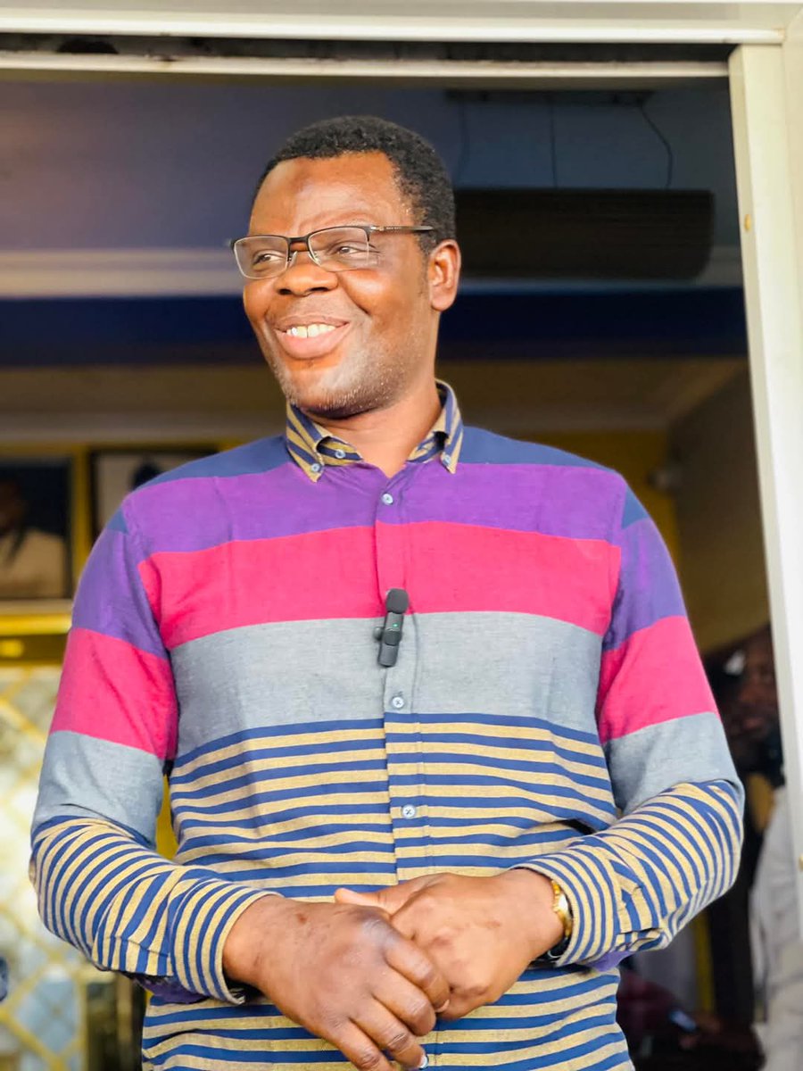 aroleayo1's tweet photo. ORIYOMI HAMZAT resumes office officially today ‼️

The CEO Agidigbo 88.7 FM, Ibadan is back 💪🏾
#OriyomiHamzat
#Agidigbo_fm 📻
#Egbenusimic 🎙️
#Aroleayo
#Mr_Legbegbe
#Aroleayo_MrLegbegbe 💙
@Agidigbo887FM
@oriyomihamzat_ https://t.co/r4vRDD2dbM