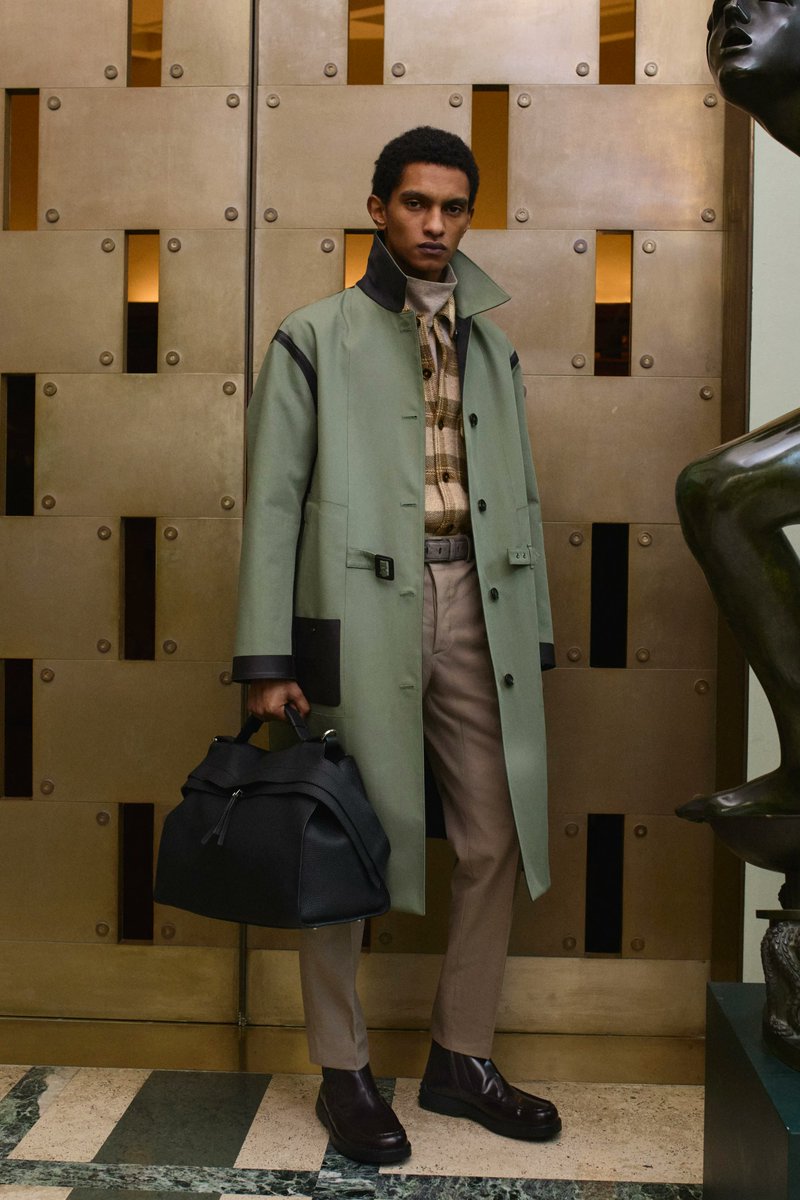 XFashion's tweet photo. Made in Italy @Tods 
Tod’s Fall 2025 Menswear
via @voguemagazine https://t.co/jFYS8VdNRy https://t.co/quhL9etJWM