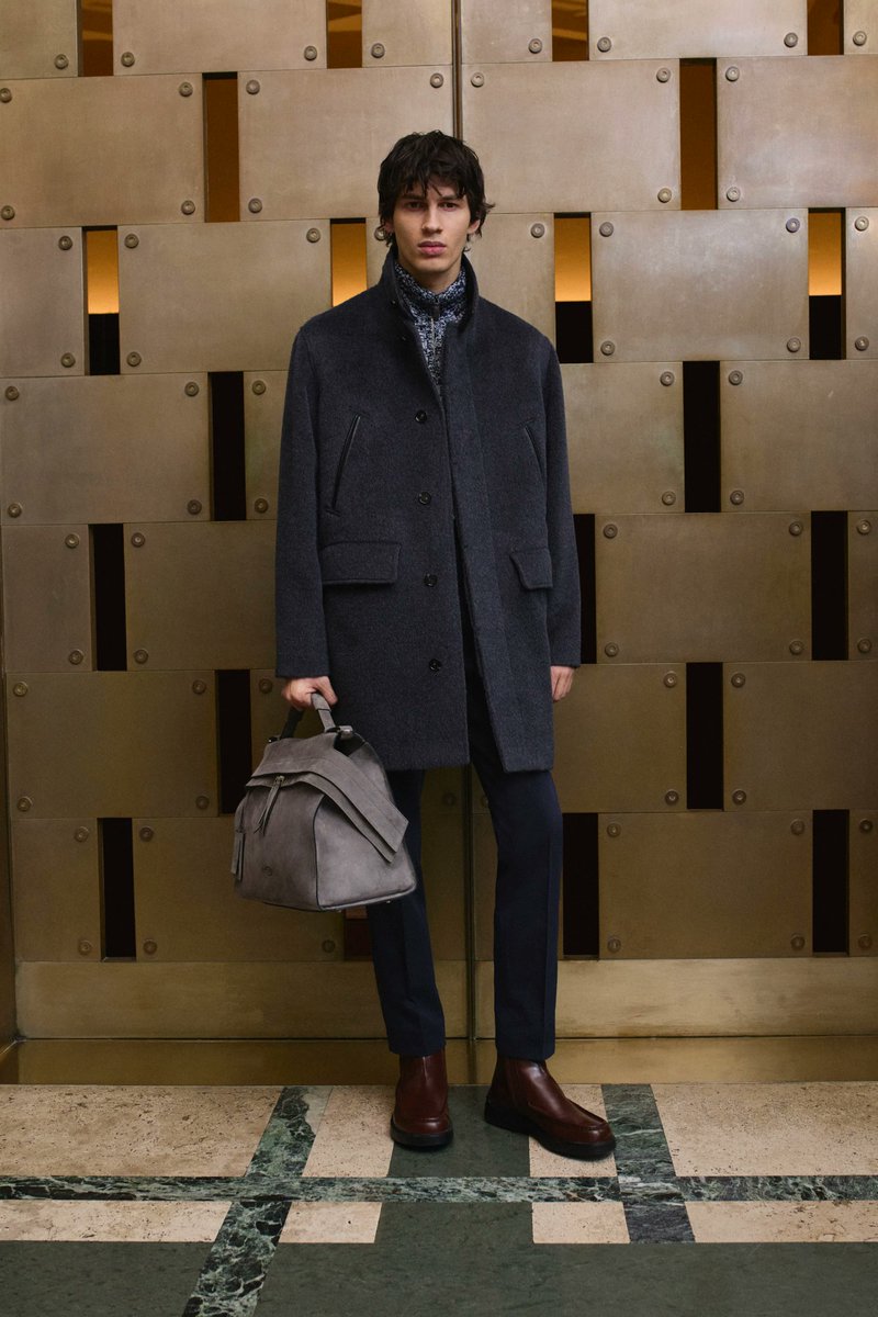 XFashion's tweet photo. Made in Italy @Tods 
Tod’s Fall 2025 Menswear
via @voguemagazine https://t.co/jFYS8VdNRy https://t.co/quhL9etJWM