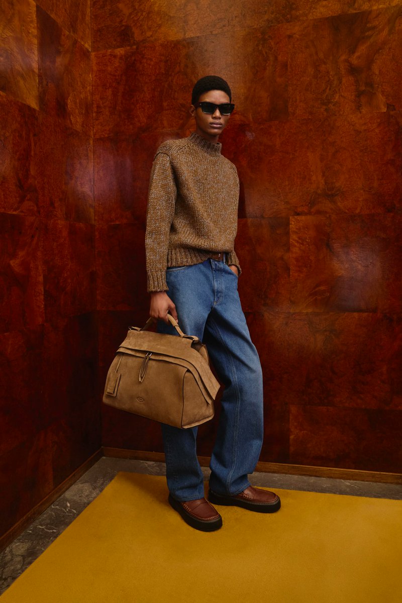 XFashion's tweet photo. Made in Italy @Tods 
Tod’s Fall 2025 Menswear
via @voguemagazine https://t.co/jFYS8VdNRy https://t.co/quhL9etJWM