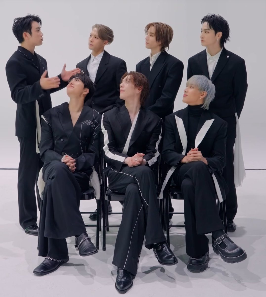 snowflyjoe's tweet image. When mom talks, they listen