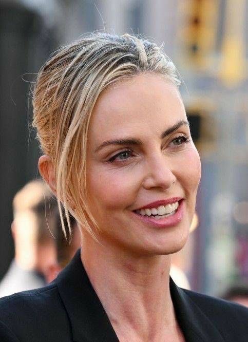 Charlize752's tweet image. 😊 use your Smile always 📉