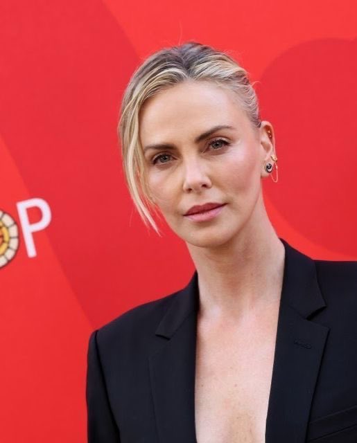 Charlize752's tweet image. What did you hear about me? 🇺🇸