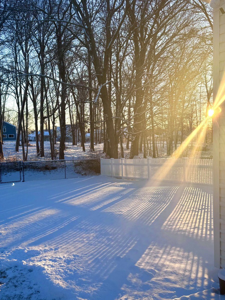 A bitter 15 degrees in Milford with the sun coming up. We got about 3 inches of snow. <a href="/gilsimmons/">Gil Simmons</a> <a href="/Ash_Baylor/">Ashley Baylor</a> <a href="/ZduhaimeWeather/">Zack Duhaime</a> <a href="/StormFurey/">Joe Furey</a>