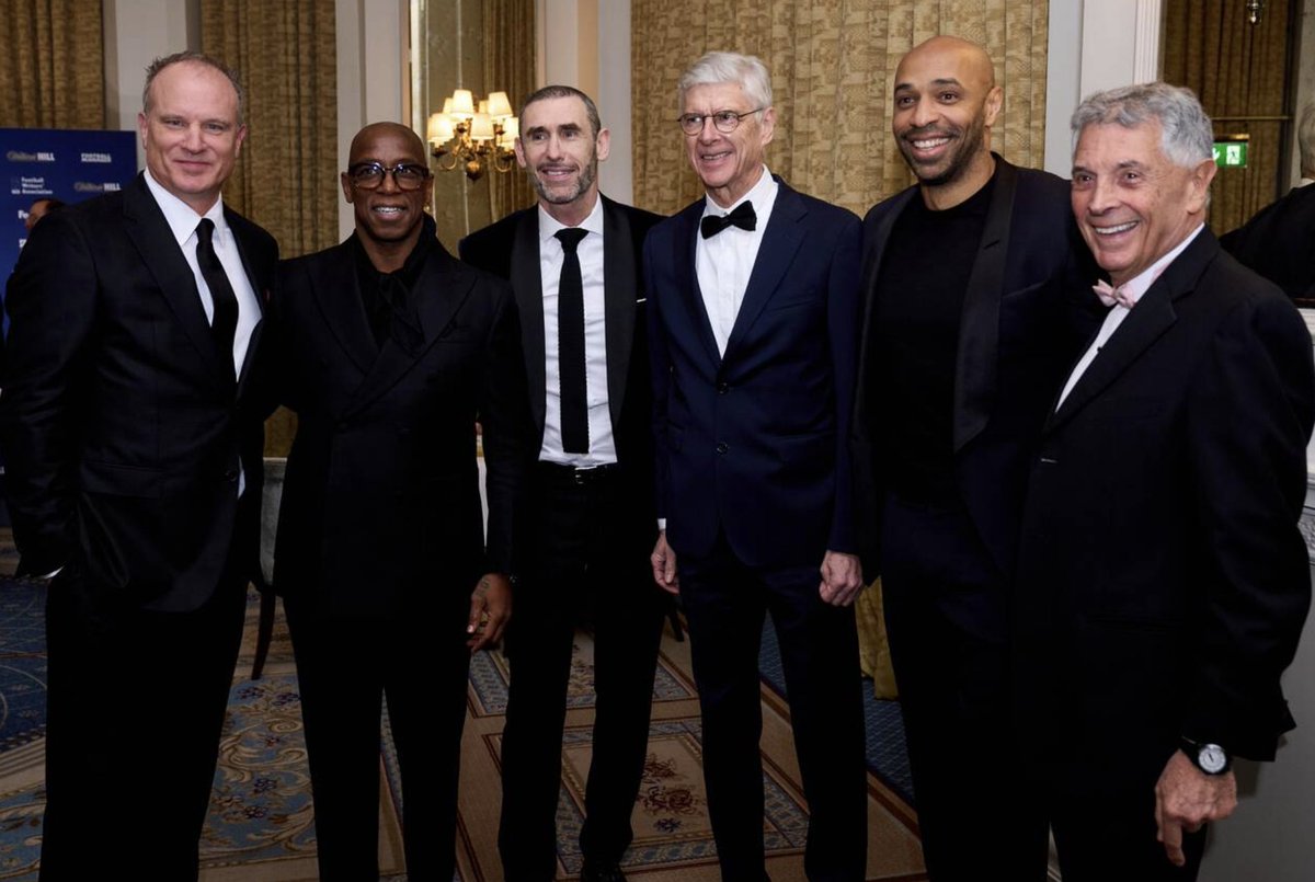 theofficialfwa's tweet photo. Arsenal royalty in the room last night as we honoured the great Dennis Bergkamp with the FWA Tribute award. https://t.co/wtkOEB5Dej