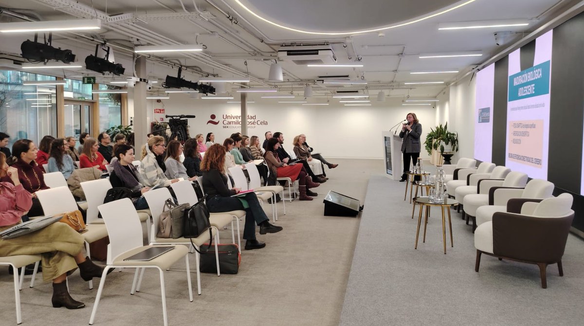 Parte de nuestro equipo del Gabinete CVE en las jornadas #CICAEOrienta para hablar de la salud mental de niños y jóvenes y cómo afrontarlos desde los centros educativos. <a href="/CICAE_Educacion/">CICAE</a>