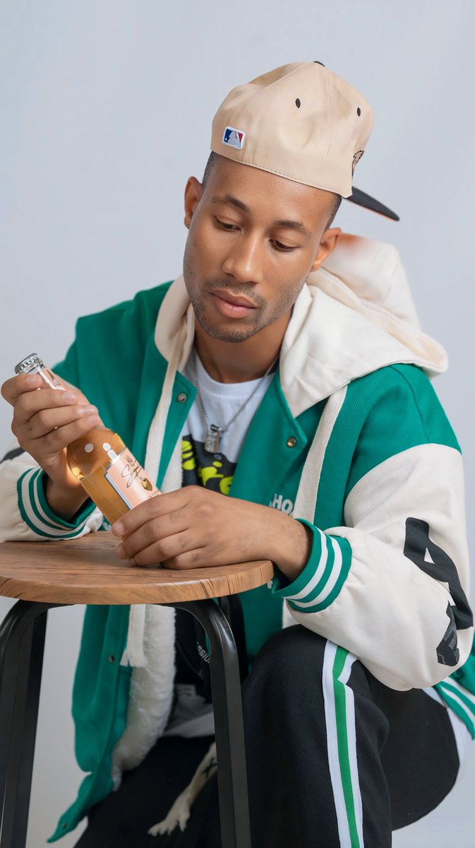 YOUNGPRINCERSA's tweet photo. Don't let your #Janworry be as dry as your throat! Try out @bt_signature Beverage, available in both non-alcoholic and alcoholic options, made with peachy fruit to keep you refreshed. Grab yours at Takealot or Tops at Spar, get it together, and make your mark!
@Boity https://t.co/oyngXfXZuF
