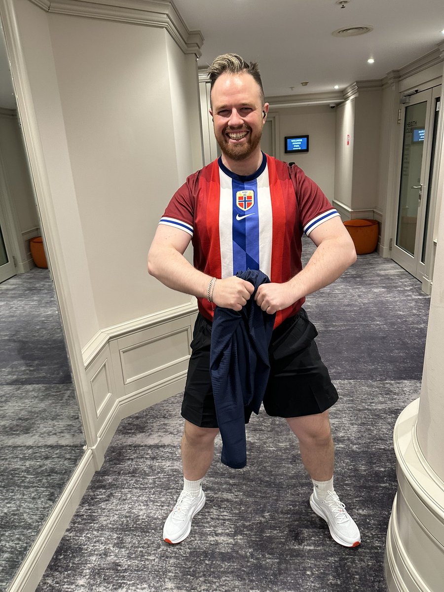 Fann veikan mann á hótelinu mínu. Hvað gerir maður?