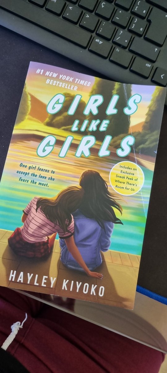 naaahm_'s tweet photo. Girls Like Girls da @HayleyKiyoko 🩵
Sim, ela mesma, uma das donas do mundo das camioneiras.

@amazon você só falhou no cuidado com a entrega né, olha a marca na capa! Poxa vida.. https://t.co/CQiHVTGVKP