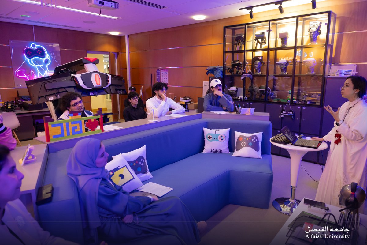 Alfaisaluniv's tweet image. The Al Research Center hosted an insightful HCI seminar on personalized and adaptive #SeriousGames. A big thank you to Dr. Hanan Makki, Co-founder of Qindeel Studios, Director of Ignite's School of Gaming, and MCIT Expert, for sharing her expertise on designing games for cultural