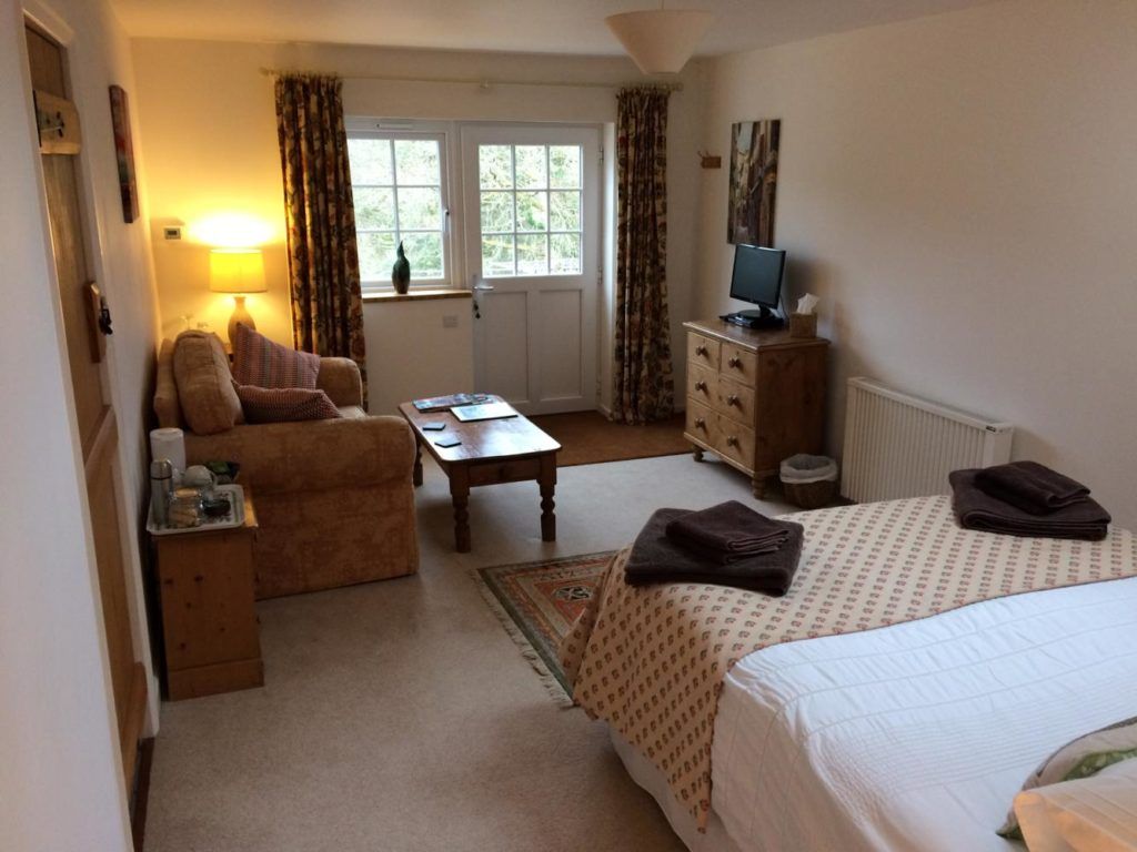 TheBBDirectory's tweet image. 🌿 Experience the Charm of Meadowland Farm! 🐑🐖🐓
Whether enjoying a peaceful stroll or simply soaking up the rural charm, a stay at Meadowland Farm offers an authentic countryside experience.
bandbstays.co.uk/14132
#CountrysideEscape #FarmStay #FreshEggs #RuralRetreat #Devon