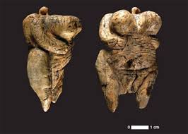 HistoryNomad24's tweet photo. The Oldest Erotic Art
The earliest erotic carvings, like Venus figurines, date back 37,000 years! Proof humans have always been creative.
#AncientArt #HistoryTrivia #HumanExpression https://t.co/SJHtH2EM8c