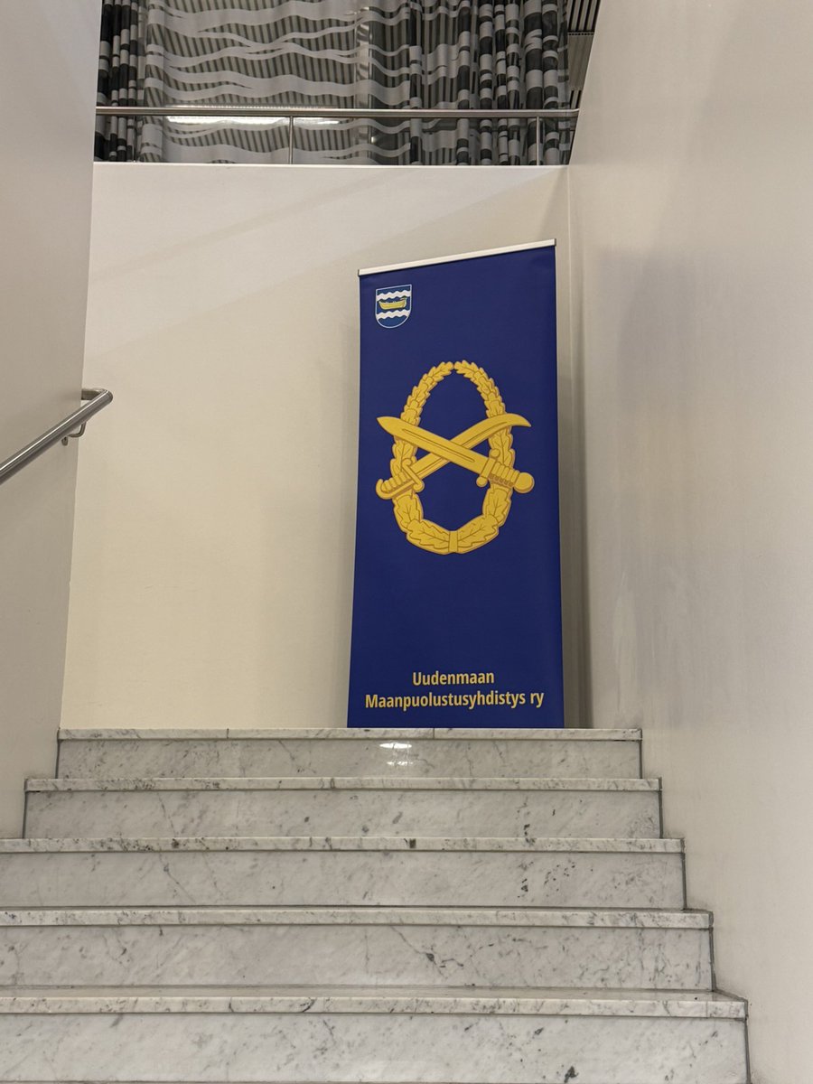 Uudenmaan Maanpuolustusyhdistys ry:n 24. Täydennyskurssin valmistelut  on saatu valmiiksi huomista varten. 
Ilmoittautuneita kurssilaisia on täysi auditorio ja ohjelmaa katsoessa tämä ei yllätä. Hyvässä seurassa viihtyy. 

Lämpimästi tervetuloa huomenna kurssille ilmoittautuneet.