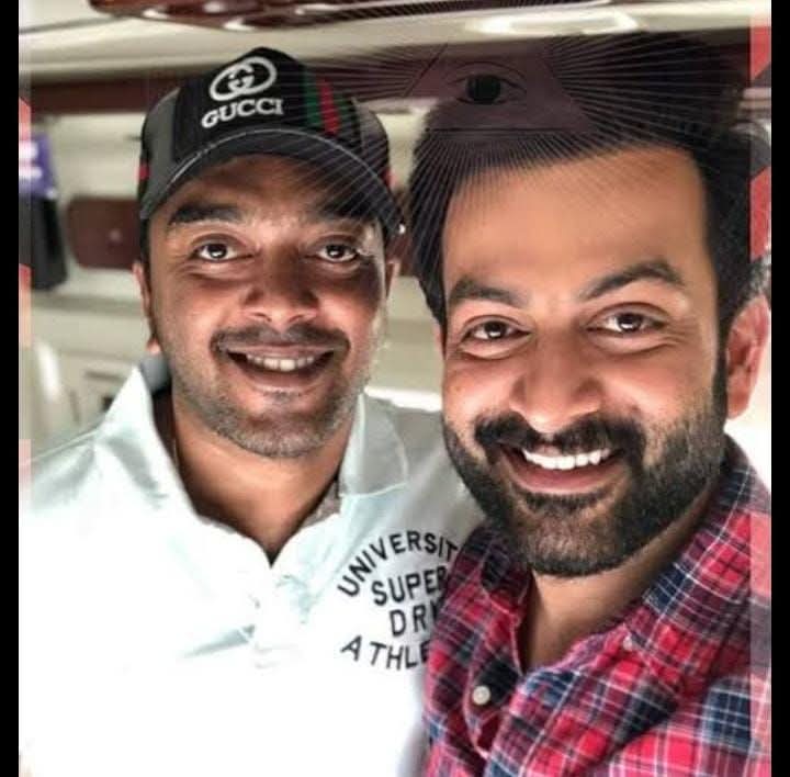 WECineLoco's tweet photo. The man behind the epic Lucifer trailer cuts 😈

Same man is also cooking the #L2E teaser cuts🤞🔥

Loading 🦉⏳🔥

#DonMax 
#EmpuraanTeaser https://t.co/g3cAEvnGlq