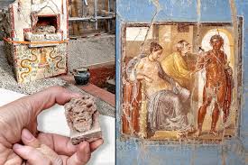 HistoryNomad24's tweet photo. Pompeii’s Risqué Frescoes
Pompeii's preserved erotic frescoes show ancient Romans weren’t shy about embracing sensuality!
#RomanHistory #Pompeii #ArtThroughTime https://t.co/bFaQLw7VDD