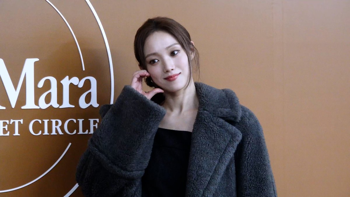 tvdaily_global's tweet photo. Lee Sung-Kyoung Radiates Elegance at Max Mara Pop-Up Store Photocall in Apgujeong

🔗https://t.co/FBg5uAThQl

#LeeSungKyoung #MaxMara #Photocall #Apgujeong #KFashion #KoreanCelebrities #CelebrityStyle #MaxMaraPopUp #KDramaStar #이성경 #압구정 #막스마라 https://t.co/PMLfQ8K3Le