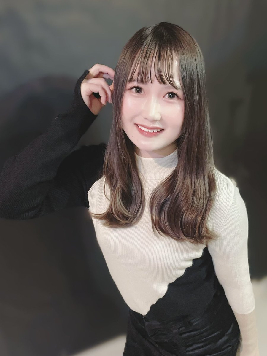 朱城すみれ (@skill_sumire) on Twitter photo はじめまして🌹
この度<a href="/skilloflight/">SKILL of light (スキルオブライト)</a> のメンバーとしてデビューさせていただくことになりました♡.*・゚
赤色担当❤️𓂃 𓈒
《朱城(あけしろ)すみれ》といいます!
歌うこと食べること大好き最年長です🧏🏻♀️
皆さんに会えるのを楽しみにこれからも練習頑張るので応援よろしくお願いします❕🪄.⋆⟡ はじめまして🌹
この度<a href="/skilloflight/">SKILL of light (スキルオブライト)</a> のメンバーとしてデビューさせていただくことになりました♡.*・゚
赤色担当❤️𓂃 𓈒
《朱城(あけしろ)すみれ》といいます!
歌うこと食べること大好き最年長です🧏🏻♀️
皆さんに会えるのを楽しみにこれからも練習頑張るので応援よろしくお願いします❕🪄.⋆⟡