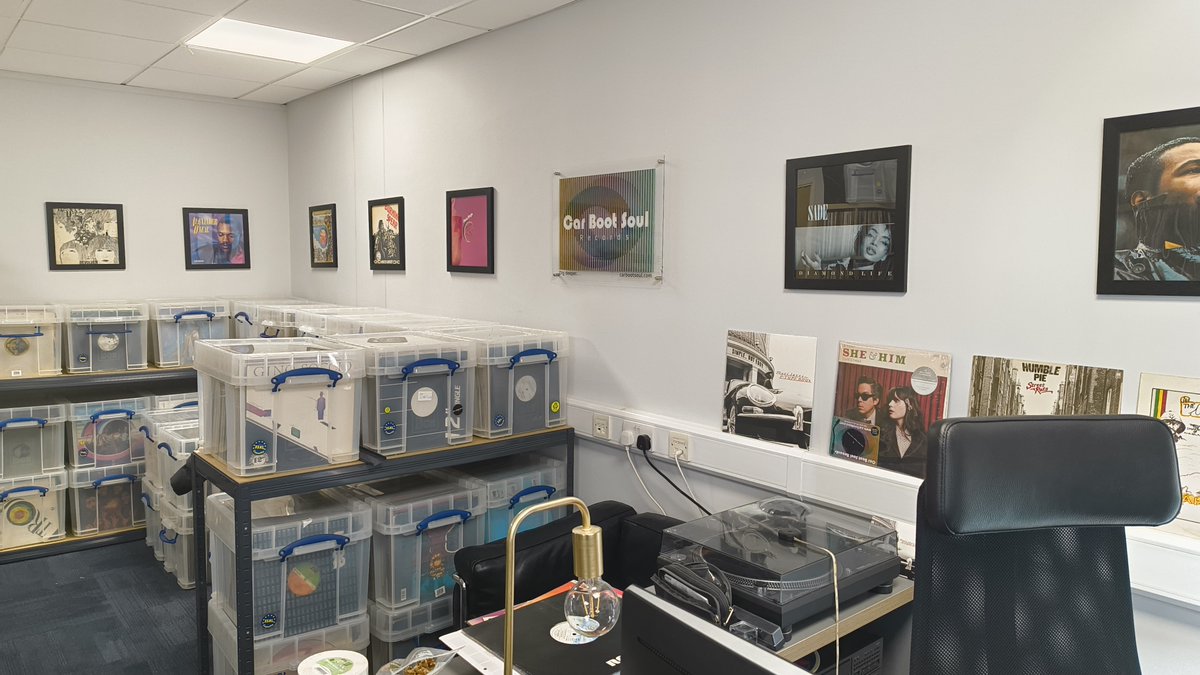 David Duffy has transformed his unit into a vintage record heaven, with some of the most unique records around including jazz, reggae and rock: 

ow.ly/vBhp50UvS5Q

#vinylrecords #jazz #reggae #sme #servicedworkspace #business