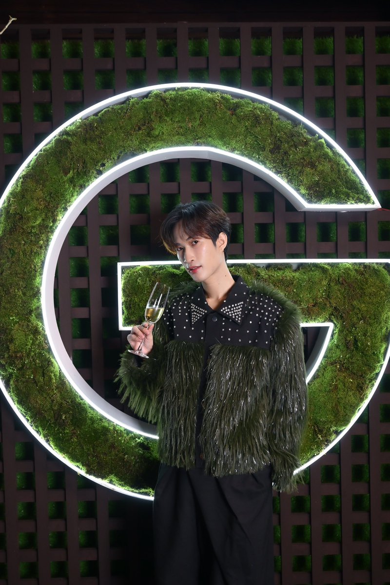 AerthH's tweet photo. ขอบคุณ Garnier Thailand ได้ให้เกียรติเชิญมาร่วม
Thank You Party ✨

เป็นแบรนด์ Global ที่อยู่กับคนไทยมานาน คุ้นเคยมาตั้งแต่เด็ก

ได้ร่วมงานกันหลายครั้ง รวมถึงไป Visit Lab Science ที่ Singapore

เป็นแบรนด์แมสที่ไม่หยุดพัฒนาตัวเอง ส่วนผสมวิทยาศาสตร์มากขึ้น ใช้พลาสติกน้อยลง Packaging Recycle ได้เกือบทั้งหมด

ดีใจที่หลายๆคนเปิดใจมาใช้ Garnier พิสูจน์ได้เลยว่าของดีไม่จำเป็นต้องมีราคาคาแพง

วันนี้ Garnier ได้สานฝัน สาวน้อย มข คืนสู่เหย้า ได้มาเจอพี่วอร์อีกรอบ เป็น ผช ที่สนุก จริงใจ เหมาะกับ Garnier มาก Fan Support ดีมาก

ปีนี้พบกับ NPD ปังๆจาก Garnier ได้เลย HNY ka 💖

#GarnierThailand
#TheGarnierGreenScene