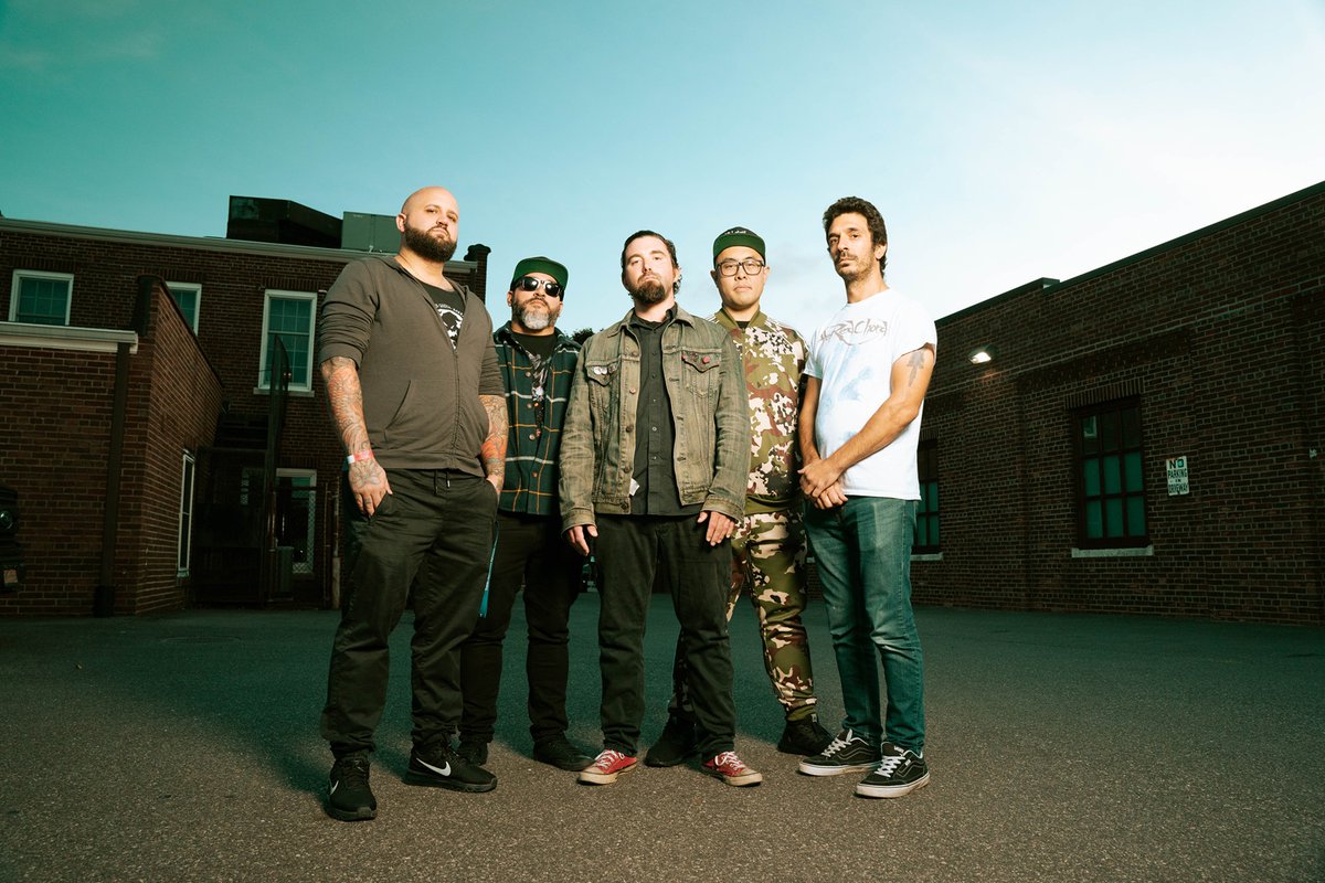 🔊 Hear LOSS BECOMES’ new metalcore rager “Blink Once” l8r.it/OdxB