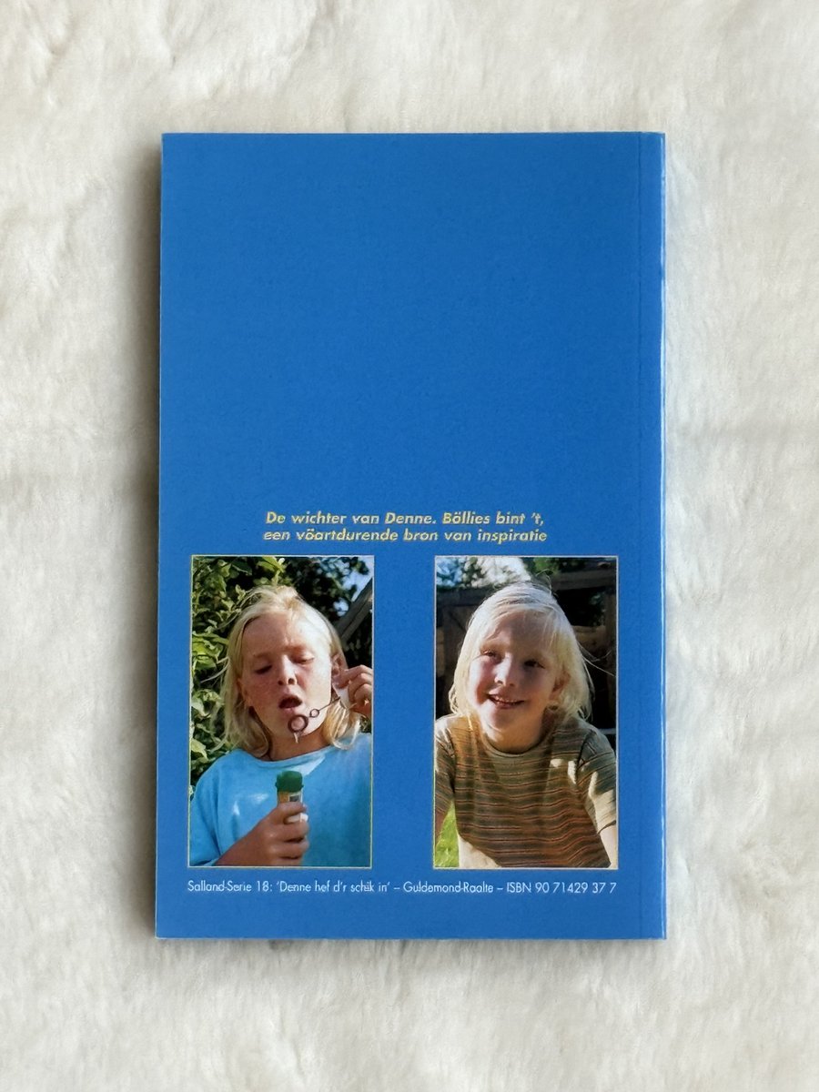 📚 'Denne hef d’r schik in' – Nu verkrijgbaar! 🌻
Het 18e deel in de #SallandSerie! Een buukie vol humor en wijsheid waarin Denne van Knöldert op z’n unieke manier het leaven beschouwt. 🌞
Benieuwd? 👉 Bestel op onze website #Denne #BoekTip #nedersaksischeuitgeverij #Salland