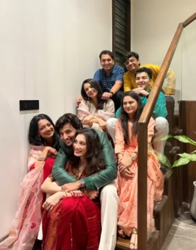 It is taking me forever to process all the DD media that we have been getting lately 😭😭😭😭
<a href="/DarshanRavalDZ/">Darshan Raval 🏠💙</a> <a href="/dharal_surelia/">D | ⏳</a>