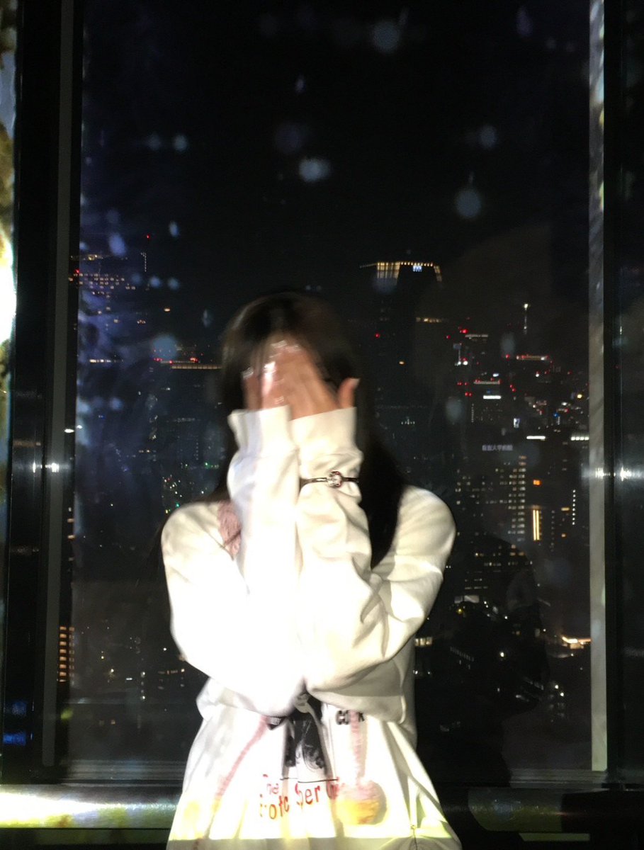 roraleef's tweet image. Letting the night guide my heart. ♡