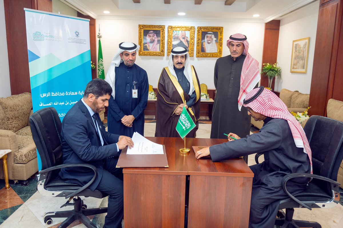 Travelmates_'s tweet image. بفضل الله وتوفيقه 
وبرعاية سعادة محافظ الرس 
الاستاذ /حسين بن عبدالله العساف 
تم توقيع مذكرة شراكة مجتمعية اليوم الاثنين الموافق 20 يناير 2025 في محافظة الرس 
بين نادي رفاق السفر والكليه التقنية للسياحة والفندقة بالقصيم 
ممثلة في عميد الكليه المهندس 
  خالد بن محمد العماري 
ورئيس…