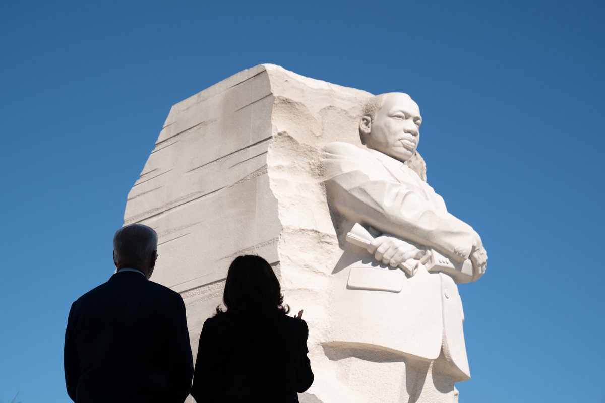 VP46Archive's tweet image. Dr. King taught us the importance of lifting people up. Let us honor his enduring legacy as we march forward in the fight for freedom, opportunity, and equality for all.