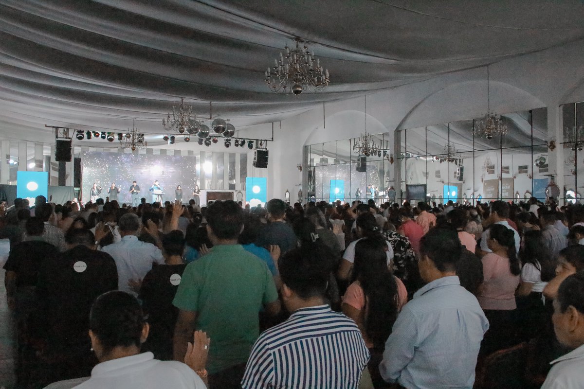 PRobertoConde's tweet photo. ¡Que Domingo tan especial en la Presencia de Dios! Nos encantó verte y compartirlo contigo, ¡Gracias por acompañarnos! Nos vemos el Martes a las 7:30pm https://t.co/gR7f3Ce48b