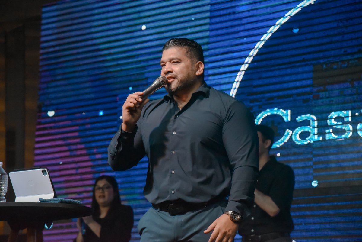 PRobertoConde's tweet photo. ¡Que Domingo tan especial en la Presencia de Dios! Nos encantó verte y compartirlo contigo, ¡Gracias por acompañarnos! Nos vemos el Martes a las 7:30pm https://t.co/gR7f3Ce48b
