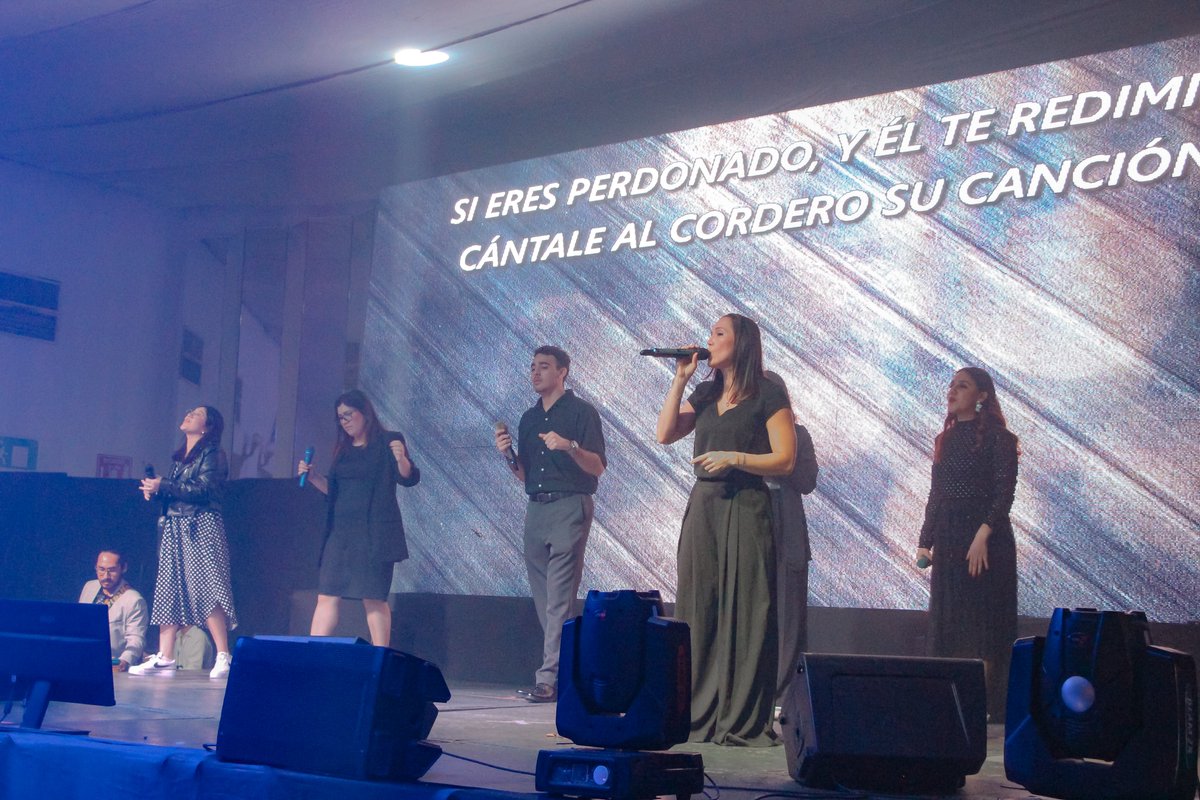 PRobertoConde's tweet photo. ¡Que Domingo tan especial en la Presencia de Dios! Nos encantó verte y compartirlo contigo, ¡Gracias por acompañarnos! Nos vemos el Martes a las 7:30pm https://t.co/gR7f3Ce48b