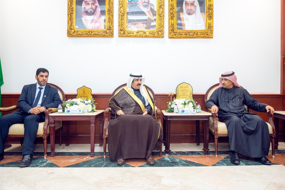 travelmatesclub's tweet image. بفضل الله وتوفيقه 
وبرعاية سعادة محافظ الرس 
الاستاذ حسين بن عبدالله العساف 
تم توقيع مذكرة شراكة مجتمعية  في محافظة الرس بين نادي رفاق السفر والكليه التقنية للسياحة والفندقة بالقصيم 
ممثلة في عميد الكليه المهندس 
  خالد بن محمد العماري 
ورئيس نادي رفاق السفر الاستاذ :خالد العمار