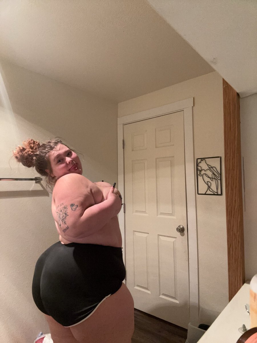 GOOD MORNING ☀️😃. get some content today or a pair of panties I know you like my phat ass!!! JUST MADE A NEW SHOWER VIDEO OR DID YOU WANT ME NEW STRIP TEASE 👀🤷🏼‍♀️