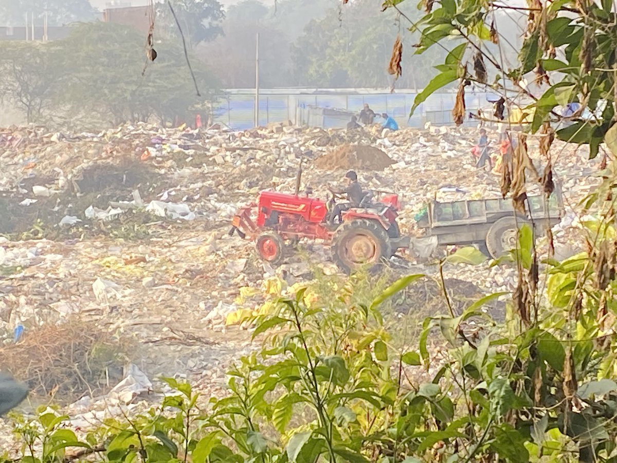 RahulGupta_in's tweet photo. A post said it’s resolved. But at 6:03 pm, 5:46 pm , 8:40 am, 7:44 am on 20th jan 2025.saraswati Kunj sec 53 ggn. @CPCB_OFFICIAL @MunCorpGurugram @DXBMediaOffice @cmohry @VishakhaKaulTOI @sumedhasharma86 @I_Am_Gurgaon https://t.co/3nJnljLgMr