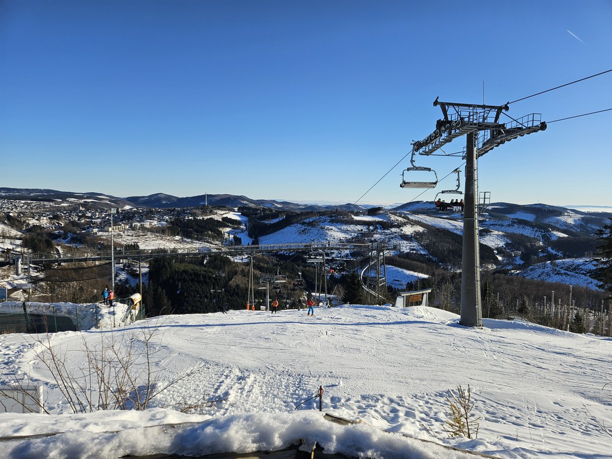 ExplainiT_NL's tweet photo. 𝐆𝐞𝐞𝐧 𝐁𝐥𝐮𝐞 𝐌𝐨𝐧𝐝𝐚𝐲 𝐯𝐨𝐨𝐫 𝐨𝐧𝐬!❄️⛷️🏔️

Voor ons voelt het niet als Blue Monday, omdat we nagenieten van een fantastisch 𝒘𝒆𝒆𝒌𝒆𝒏𝒅 𝒊𝒏 𝑾𝒊𝒏𝒕𝒆𝒓𝒃𝒆𝒓𝒈! Met het hele team hebben we twee dagen genoten van sneeuw, stralend weer en heel veel gezelligheid. https://t.co/FWGKdpRL5l