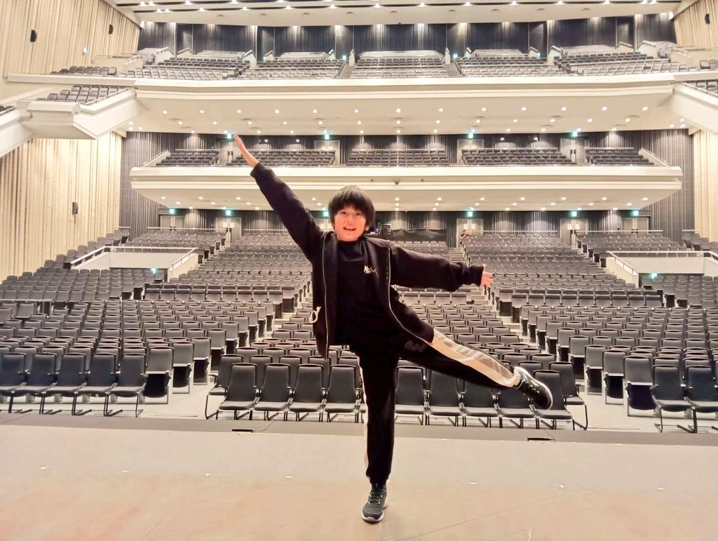 tontonchan06's tweet photo. 大阪公演千穐楽ありがとうございました✨
僕は先に大千穐楽迎えました‼️
カーテンコールで、
稲垣さんに最後クルクルしてもらえて幸せでした😍

白井さんから演技、立ち方歩き方を学び、キャストの皆様からも多くのことを学べた素敵なカンパニーでした😆
浜松大千穐楽まで応援します🩷

#No9 #村山董絃 https://t.co/g47EjYQlmm
