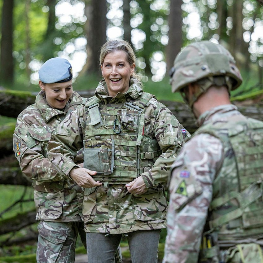 BFBS Radio (@bfbsradiohq) on Twitter photo Happy 60th Birthday to The Duchess of Edinburgh 🎉
💥 Royal Colonel of <a href="/CO_5RIFLES/">CO 5 RIFLES</a>
🎶 Colonel-in-Chief of <a href="/Corpsarmymusic/">British Army Music</a>
🛠️ Colonel-in-Chief of <a href="/Official_REME/">REME</a>
...and many more!
Learn more 🔗 forcesnews.com/royals/armed-f… Happy 60th Birthday to The Duchess of Edinburgh 🎉
💥 Royal Colonel of <a href="/CO_5RIFLES/">CO 5 RIFLES</a>
🎶 Colonel-in-Chief of <a href="/Corpsarmymusic/">British Army Music</a>
🛠️ Colonel-in-Chief of <a href="/Official_REME/">REME</a>
...and many more!
Learn more 🔗 forcesnews.com/royals/armed-f…