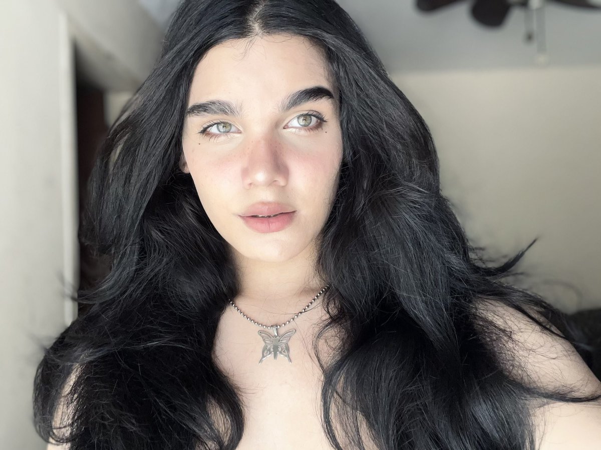 Silverl16238's tweet image. would you give me a little morning kiss?