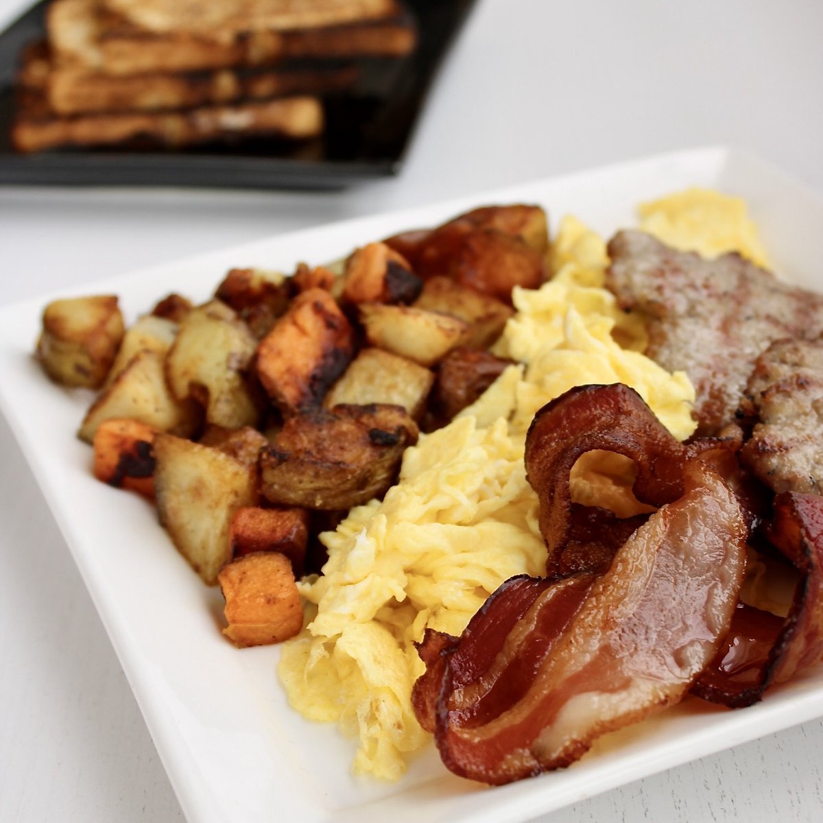 Start your day right with our Big Breakfast! 🍳🥓

A hearty plate featuring three eggs, crispy home fries, your choice of bacon, sausage, or turkey sausage, and toasted bread. It’s the perfect way to fuel up for the day ahead.

➡️ Were open from 8am to 3pm today!

#EdgarAndJoes